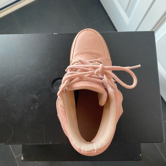 Top Moda - size 5 1/2 - hidden heel lace up sneaker - synthetic upper - Picture 13 of 16